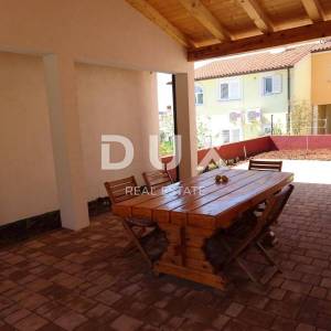 ISTRA, MEDULIN - Prizemnica s parkingom i dvorištem 120 m od plaže