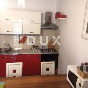 ISTRA, MEDULIN - Prizemnica s parkingom i dvorištem 120 m od plaže