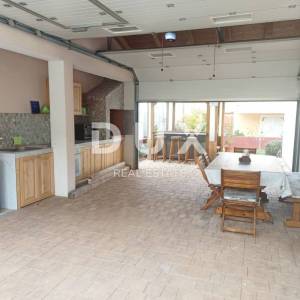 ISTRA, MEDULIN - Prizemnica s parkingom i dvorištem 120 m od plaže