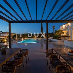 ISTRA, POREČ – Ekskluzivna vila, tri stambene jedinice, luksuz uz more