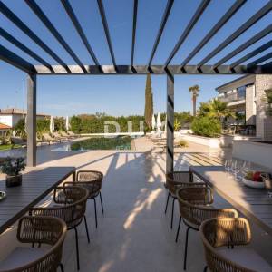 ISTRA, POREČ – Ekskluzivna vila, tri stambene jedinice, luksuz uz more