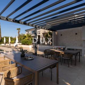 ISTRA, POREČ – Ekskluzivna vila, tri stambene jedinice, luksuz uz more