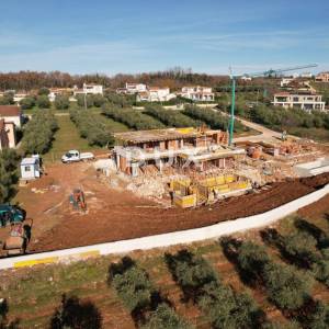 ISTRA, POREČ - Luksuzna moderna vila s bazenom i garažom ispred zelene površine