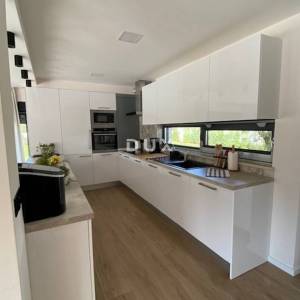 ISTRA, POREČ - Moderna istarska vila s grijanim bazenom, 201m2