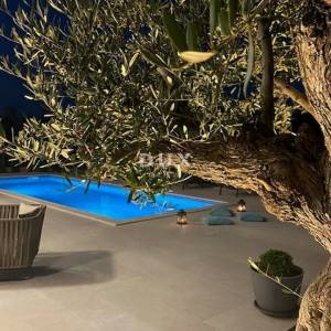 ISTRA, POREČ - Moderna istarska vila s grijanim bazenom, 201m2