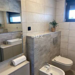 ISTRA, POREČ - Moderna istarska vila s grijanim bazenom, 201m2