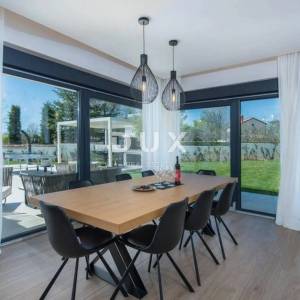 ISTRA, POREČ - Moderna istarska vila s grijanim bazenom, 201m2
