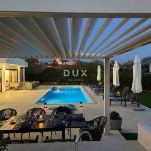 ISTRA, POREČ - Moderna istarska vila s grijanim bazenom, 201m2