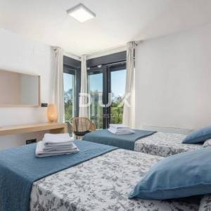 ISTRA, POREČ - Moderna istarska vila s grijanim bazenom, 201m2