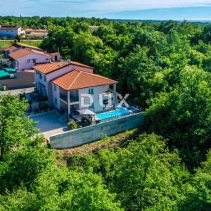 ISTRA, POREČ - Prekrasna kuća s vrtom i bazenom