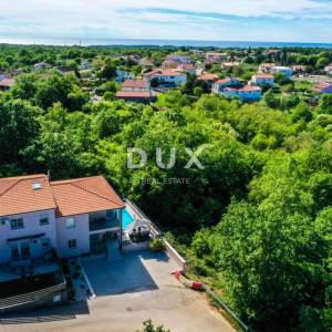 ISTRA, POREČ - Prekrasna kuća s vrtom i bazenom