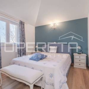 Istra, Poreč- Samostojeća kuća s bazenom i pogledom na more