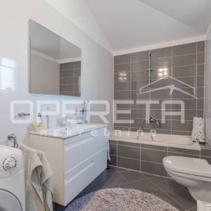 Istra, Poreč- Samostojeća kuća s bazenom i pogledom na more