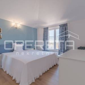 Istra, Poreč- Samostojeća kuća s bazenom i pogledom na more