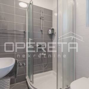 Istra, Poreč- Samostojeća kuća s bazenom i pogledom na more