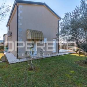 Istra, Poreč- Samostojeća kuća s bazenom i pogledom na more