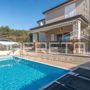 Istra, Poreč- Samostojeća kuća s bazenom i pogledom na more