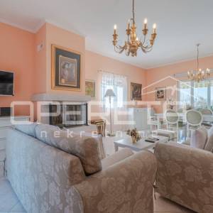 Istra, Poreč- Samostojeća kuća s bazenom i pogledom na more