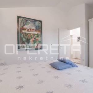 Istra, Poreč- Samostojeća kuća s bazenom i pogledom na more