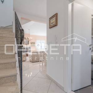 Istra, Poreč- Samostojeća kuća s bazenom i pogledom na more