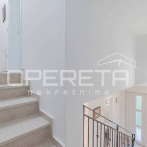 Istra, Poreč- Samostojeća kuća s bazenom i pogledom na more