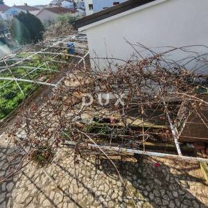 ISTRA, PULA - Samostojeća kuća s okućnicom