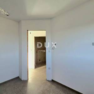 ISTRA, PULA, VALDEBEK - 2SS+DB penthouse s prostranom terasom i otvorenim pogledom na grad i zelenilo