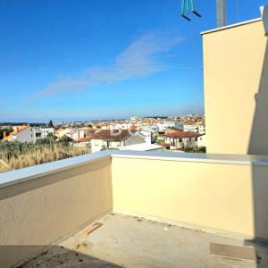 ISTRA, PULA, VALDEBEK - 2SS+DB penthouse s prostranom terasom i otvorenim pogledom na grad i zelenilo