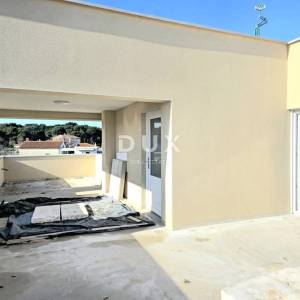 ISTRA, PULA, VALDEBEK - 2SS+DB penthouse s prostranom terasom i otvorenim pogledom na grad i zelenilo