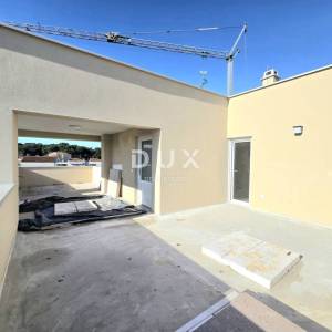ISTRA, PULA, VALDEBEK - 2SS+DB penthouse s prostranom terasom i otvorenim pogledom na grad i zelenilo
