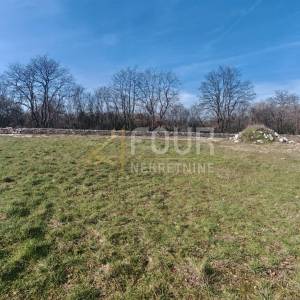 Istra, Svetvinčenat - Juršići, 860m2 zemljište s građevinskom dozvolom