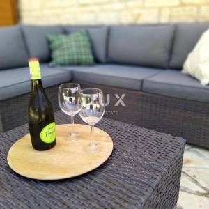 ISTRA, SVETVINČENAT – kamena vila u privatnom resortu s bazenom i pogledom na more