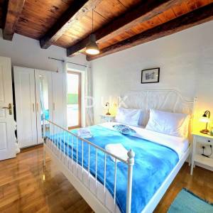 ISTRA, SVETVINČENAT – kamena vila u privatnom resortu s bazenom i pogledom na more