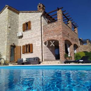 ISTRA, SVETVINČENAT – kamena vila u privatnom resortu s bazenom i pogledom na more
