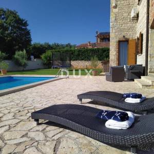 ISTRA, SVETVINČENAT – kamena vila u privatnom resortu s bazenom i pogledom na more