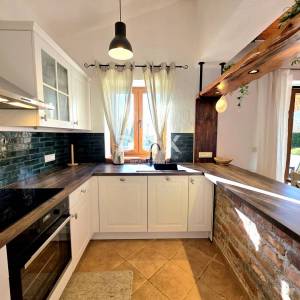 ISTRA, SVETVINČENAT – kamena vila u privatnom resortu s bazenom i pogledom na more