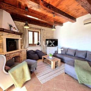 ISTRA, SVETVINČENAT – kamena vila u privatnom resortu s bazenom i pogledom na more