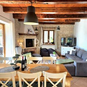 ISTRA, SVETVINČENAT – kamena vila u privatnom resortu s bazenom i pogledom na more