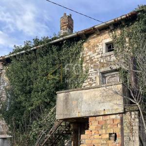 Istra, Svetvinčenat - okolica, ruševna kuća u nizu