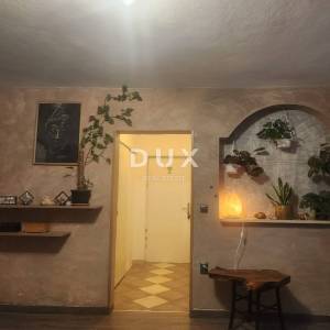 ISTRA,PULA - Prizemna etaža kuće s dva stana, 2 terase i vrtom