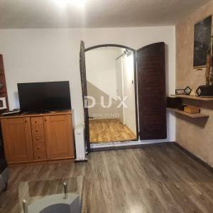 ISTRA,PULA - Prizemna etaža kuće s dva stana, 2 terase i vrtom