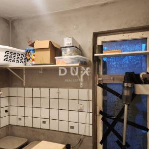 ISTRA,PULA - Prizemna etaža kuće s dva stana, 2 terase i vrtom