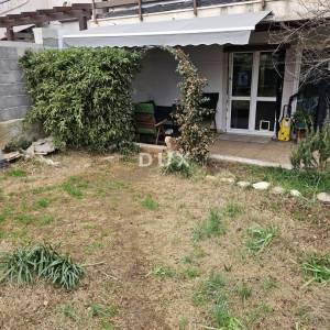 ISTRA,PULA - Prizemna etaža kuće s dva stana, 2 terase i vrtom