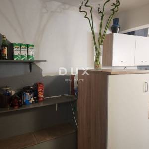 ISTRA,PULA - Prizemna etaža kuće s dva stana, 2 terase i vrtom