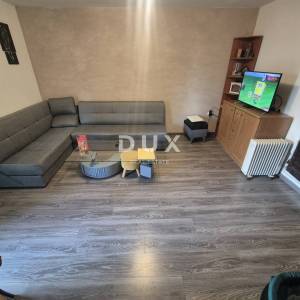ISTRA,PULA - Prizemna etaža kuće s dva stana, 2 terase i vrtom