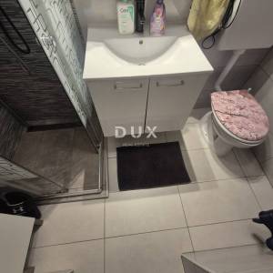 ISTRA,PULA - Prizemna etaža kuće s dva stana, 2 terase i vrtom