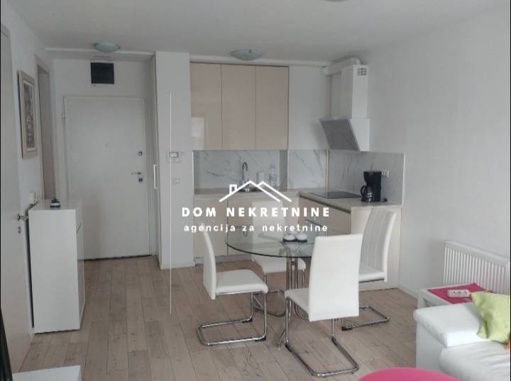 IZNAJMLJUJE SE DVOSOBNI STAN U ZAGREBU NA TRNJU