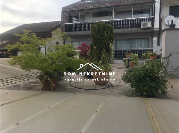 IZNAJMLJUJE SE TROSOBNI STAN U ZAGREBU NA ČRNOMERCU