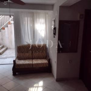 Jablanac kuća blizu mora