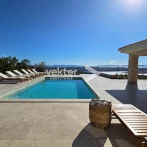 Jadranovo, atraktivna kamena kuća s bazenom i pogledom